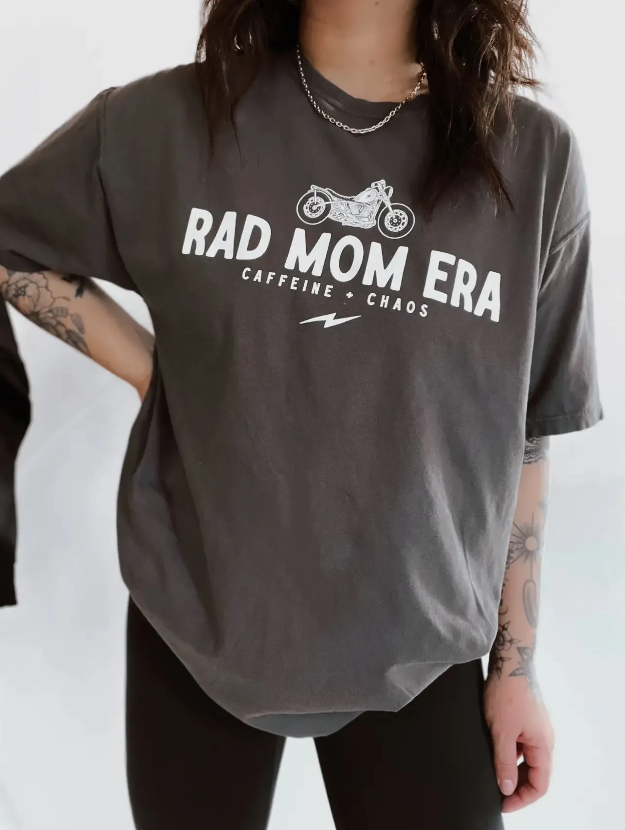 RAD MOM ERA GRAPHIC TEE