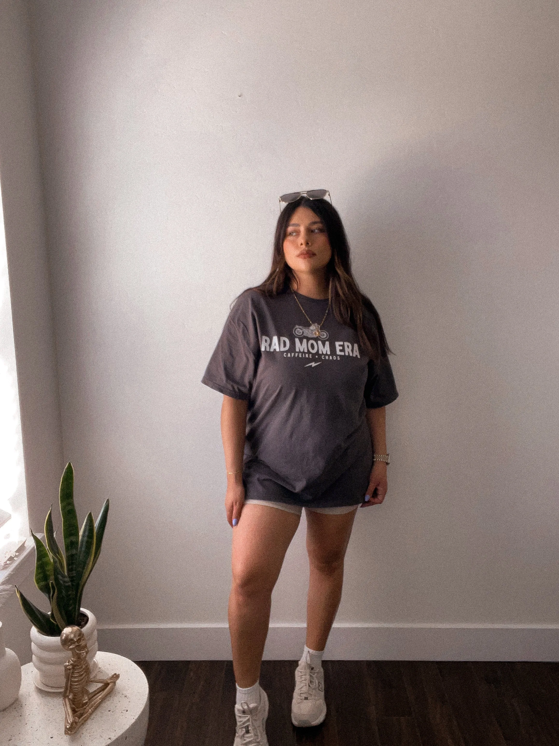 RAD MOM ERA GRAPHIC TEE