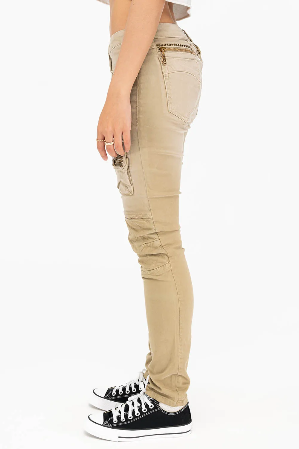 ROBIN'S WOMENS SKINNY UTILITARIAN JEANS IN SULFUR SAND WASH WITH STUDS